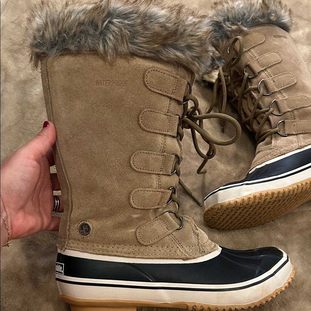 Northside Suede Tan and Black Winter Boots with Faux Fur - Picture 2 of 12